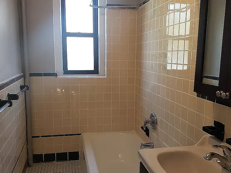 265 Quentin Rd #D1 — Photo 3