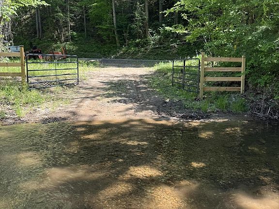 4th image of 915 Chestnut Valley Rd