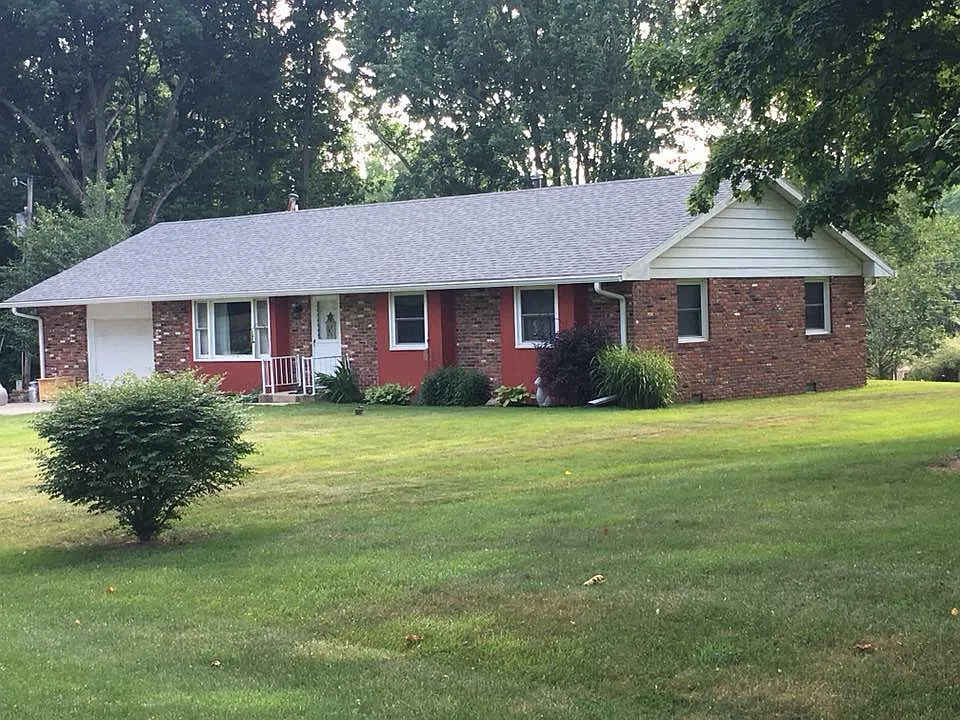 1009 Clay Ln photo 1