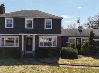 423 Wimbledon Rd, Rochester, NY 14617