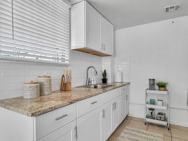 1627 N Bryant Ave #A — Photo 10