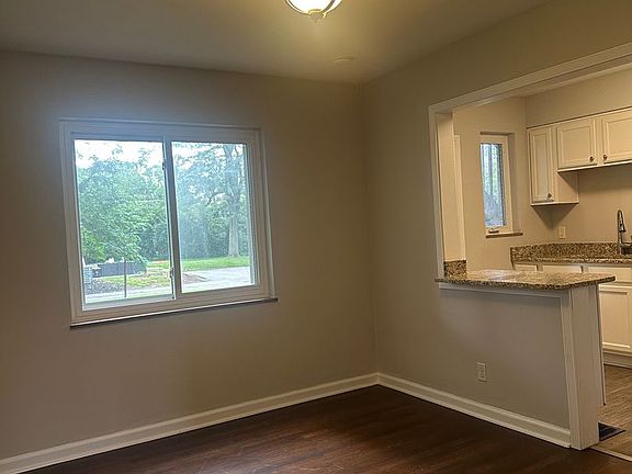 5th image of 2010 Elmwood Ave APT B