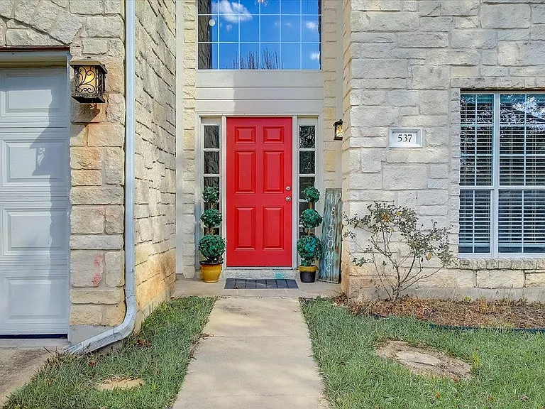 537 Golden Creek Dr — Photo 3