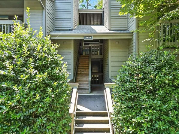 217 Tuxworth Cir, Decatur, GA 30033