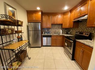 103 Amberly Dr UNIT F, Manalapan, NJ 07726