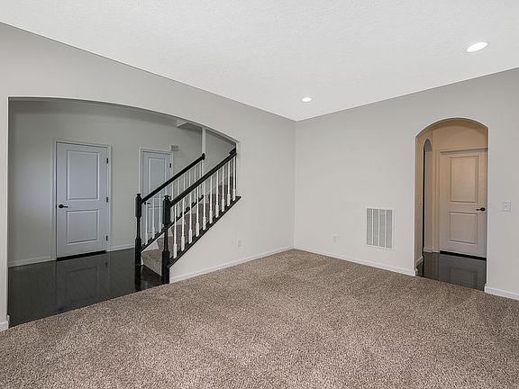 3rd image of 6566 Stoneyridge Dr