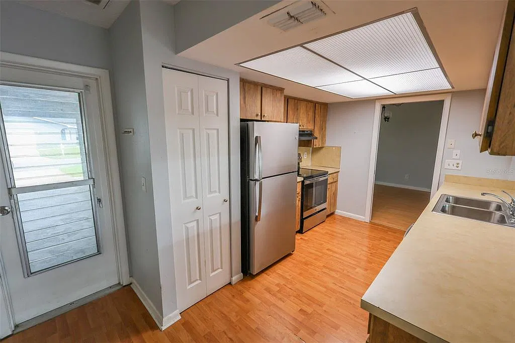 2 bed, 2.0 bath, 1518 sqft, $2,400 — Photo 2
