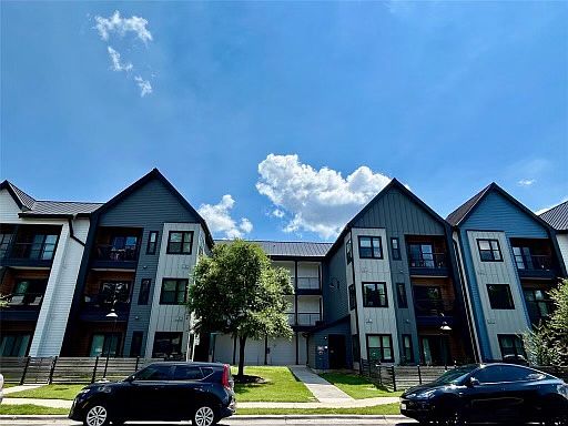 3rd image of 3101 Govalle Ave #116
