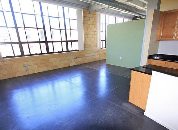 3rd image of 1720-1724 Chouteau Ave #202