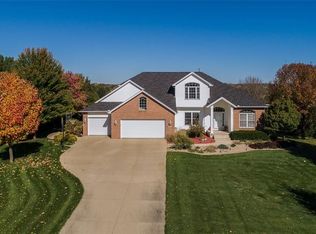 5528 W Mustang Rd, Cedar Rapids, IA 52411