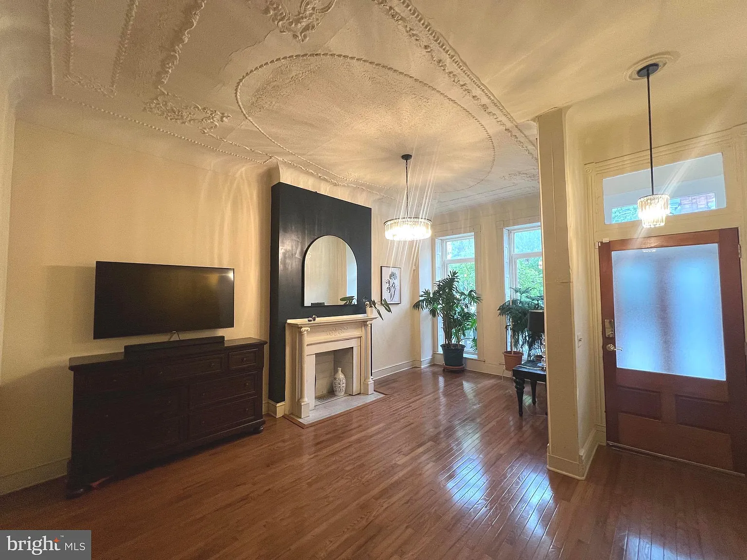 6 bed, 3.0 bath, 3428 sqft, $3,000 — Photo 4