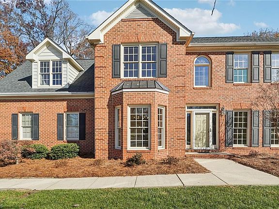 3rd image of 105 Winrow Dr