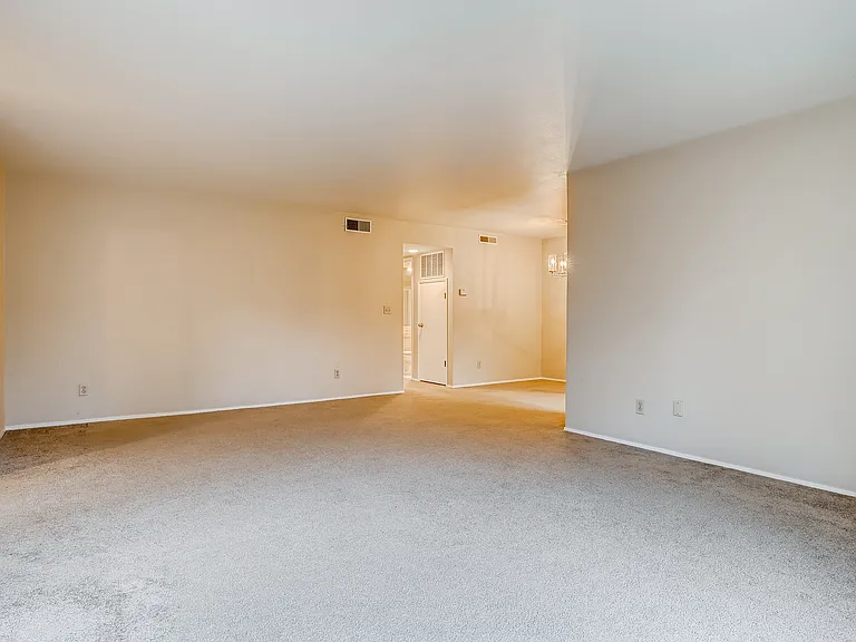 11506 NE 128th St #17 — Photo 6