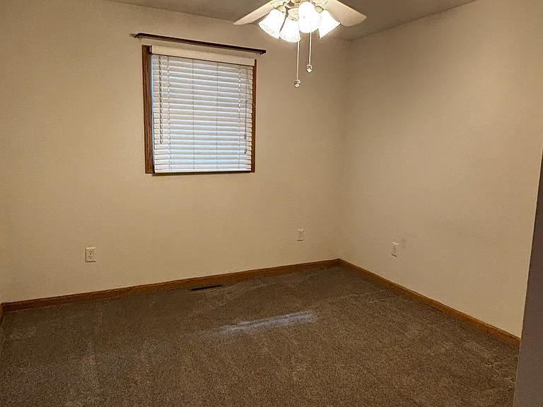 1545 Helen Ct — Photo 6