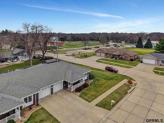 2nd image of 716 Thornridge Acres Dr