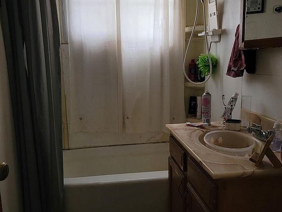 3rd image of 300 S Sycamore Ave