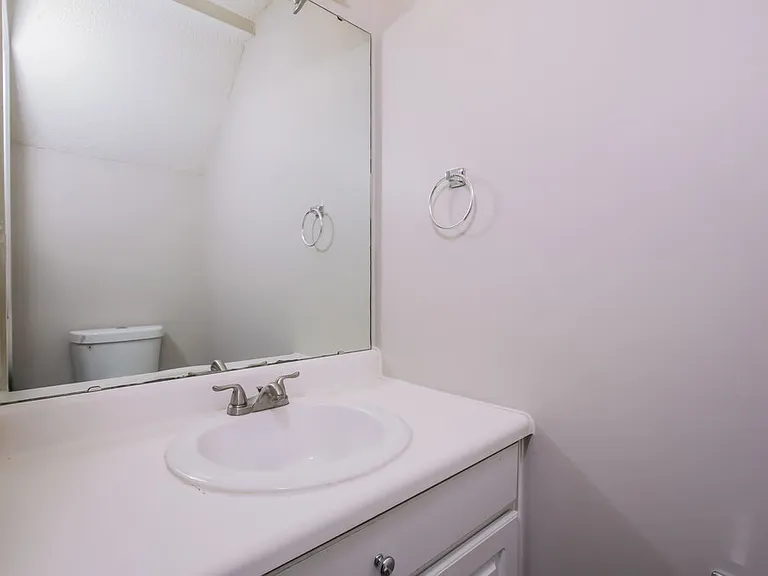 101 Mayfair Ct — Photo 15