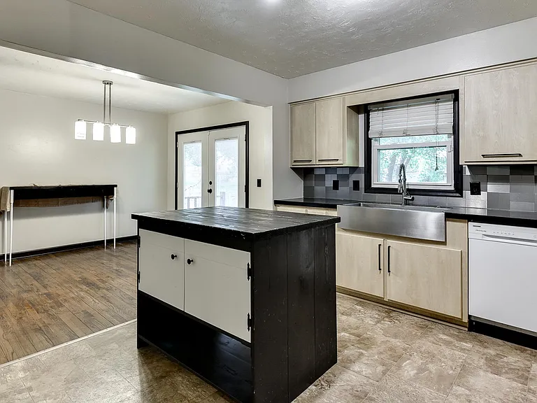 9630 Taylor St — Photo 13