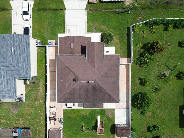 330 Aldershot Ct — Photo 39