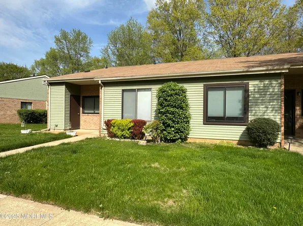 222 Medford Court #A, Manalapan, NJ 07726