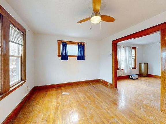 4th image of 11 Sterling St #11