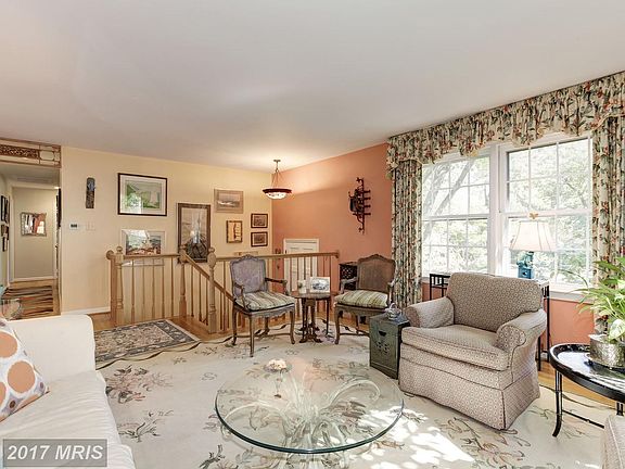 5th image of 6027 Chatsworth Ln