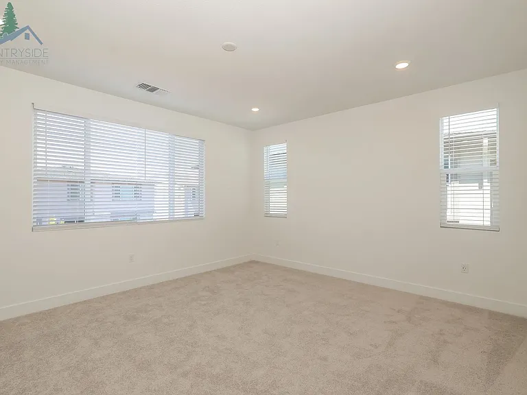 2824 Wrangell St — Photo 6
