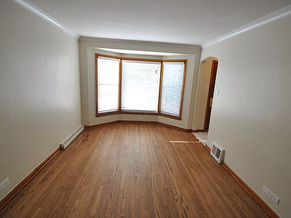2nd image of 6221 S Melvina Ave