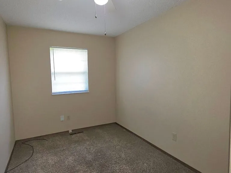 1005 E Guinevere St — Photo 10