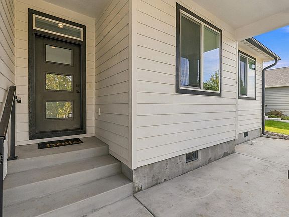 5th image of 1907 W 39th Ave