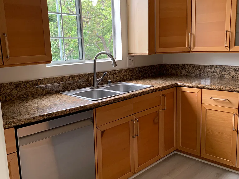 335 N Oakhurst Dr #4 — Photo 5