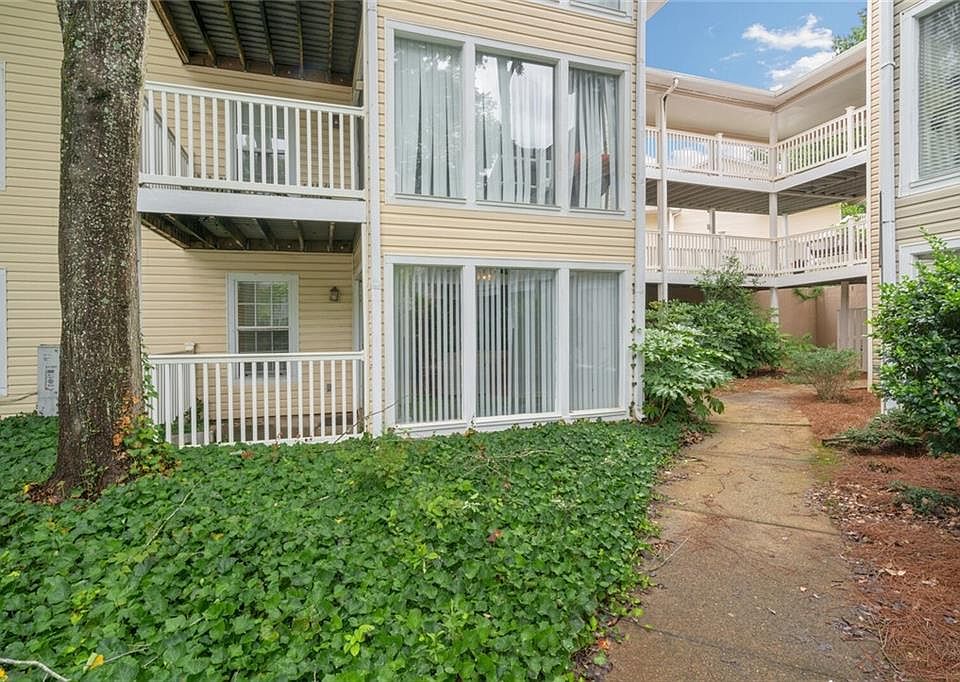 1st image of 1101 Augusta Dr SE