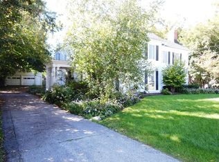 336 Main St APT 2F, Batavia, IL 60510