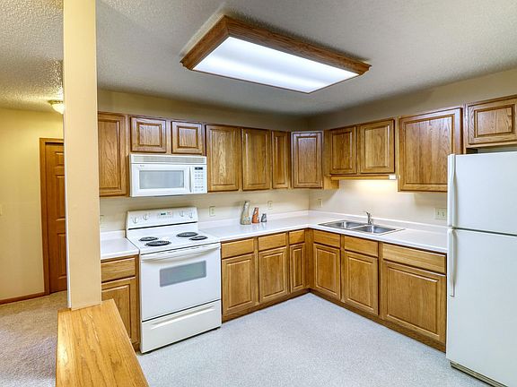 4th image of 808 S Sheridan St #202