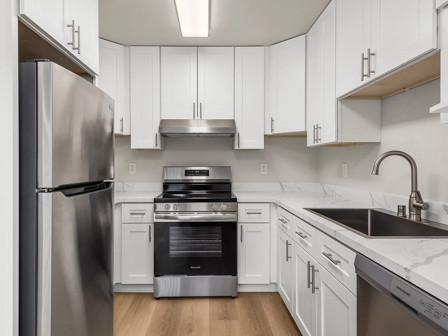 Los Robles Apartments — Photo 4