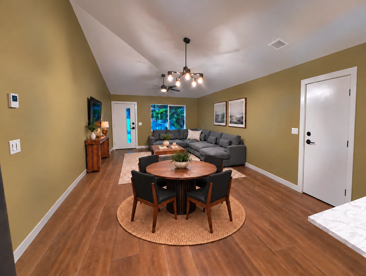 2 bed, 884 sqft, $3,100 — Photo 3