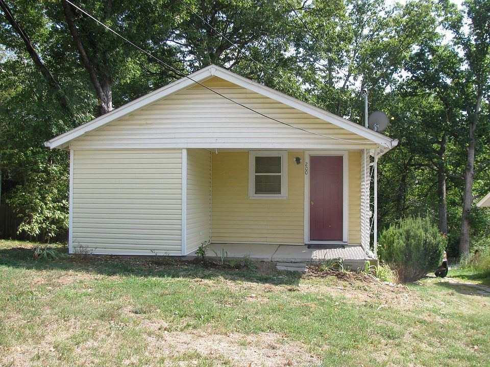 2nd image of 200 E Georgia St