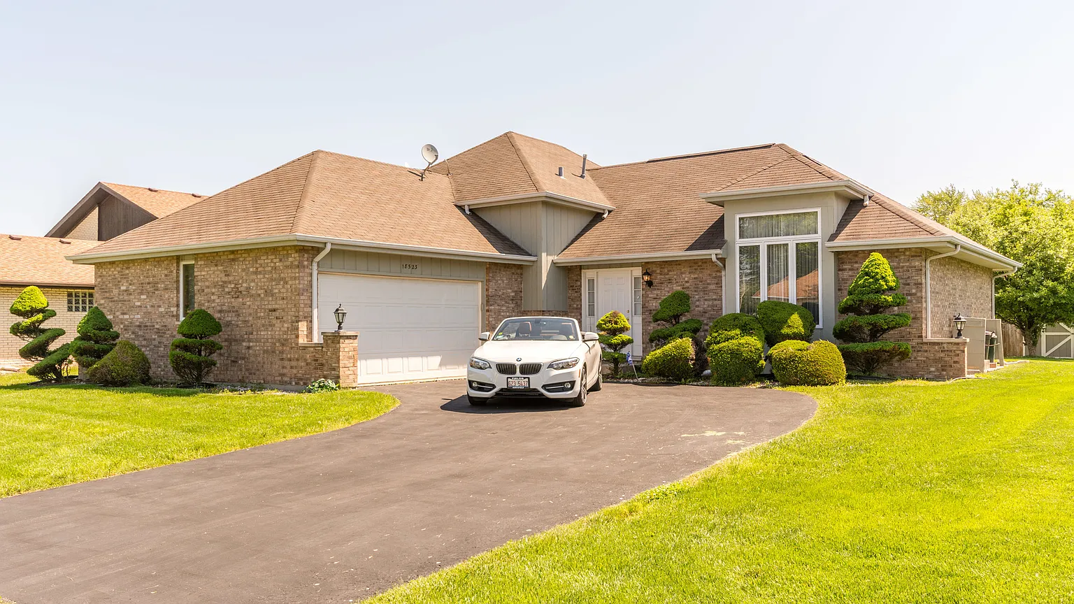 18523 Country Ln photo 1