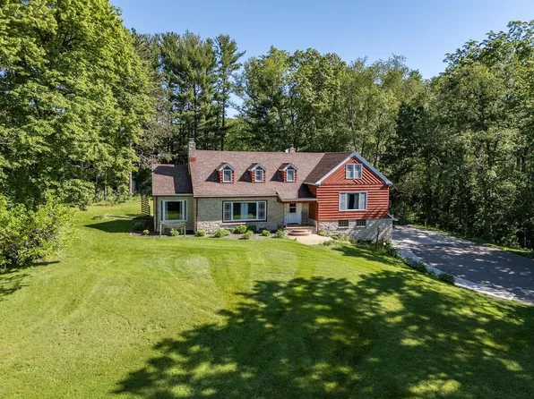 515 13th St, Baraboo, WI 53913