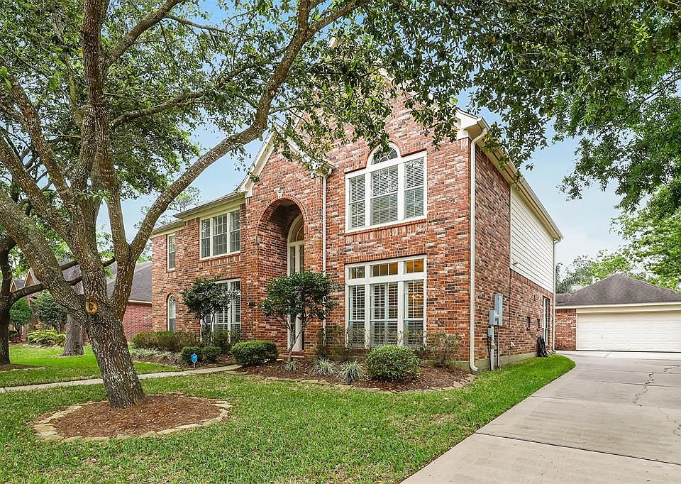 1st image of 712 Hidden Woods Ln