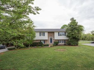 221 Hurd Rd, Mount Carmel, TN 37642