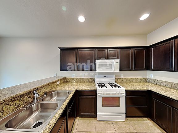 3rd image of 1022 Maple Pines Ave