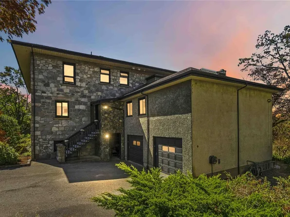 3960 Cedar Hill Rd #B, Saanich, BC V8N 3B8