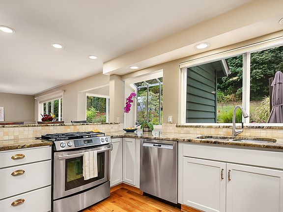 5th image of 16319 170th Ave NE