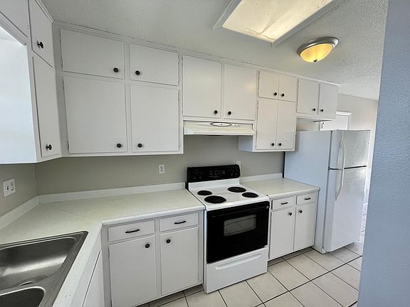 2nd image of 8631 Mettler Dr