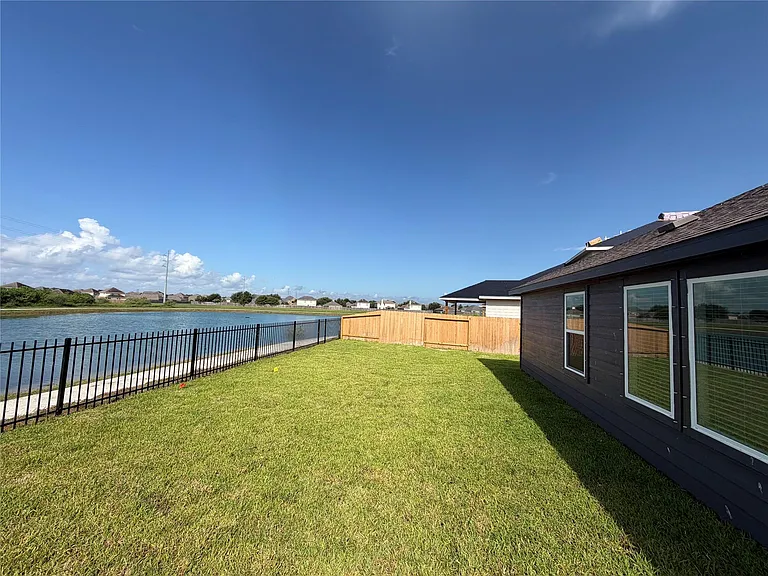 908 Woodhaven Lakes Dr — Photo 10