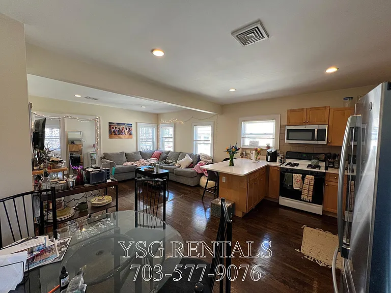 235 Everett St #235 — Photo 17