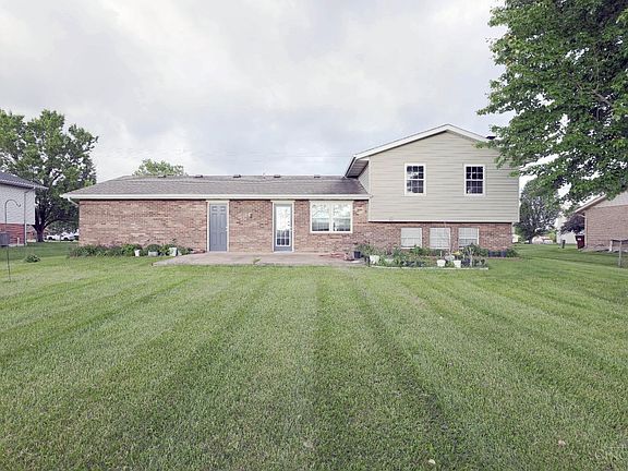 5th image of 6391 Hollyberry Ln