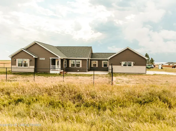 13097 Sandy St, Arnegard, ND 58835