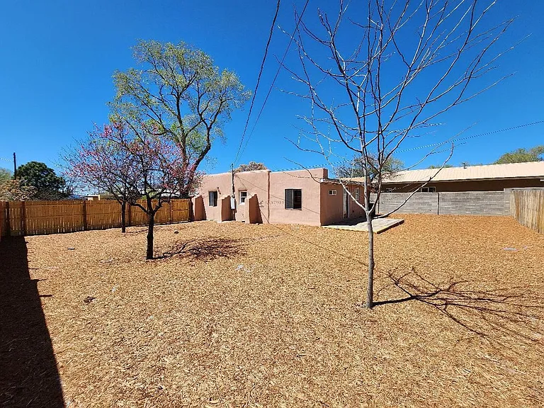 212 Tesuque Dr — Photo 16